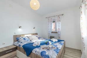 2 bedrooms, desk, free WiFi, bed sheets - Holiday Home Kastav (Kastav)