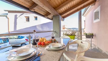 Family House, 2 Bedrooms, Mountainside (Holiday Home Kastav) | Outdoor dining