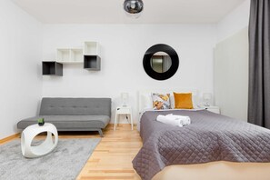 Tabla de planchar con plancha, wifi y ropa de cama 