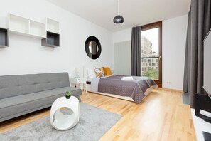Iron/ironing board, WiFi, bed sheets
