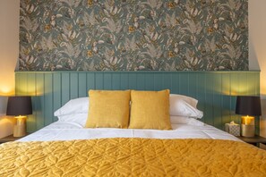 3 bedrooms, iron/ironing board, Internet, bed sheets - Castle Bungalow, Thornham, Norfolk (Thornham)