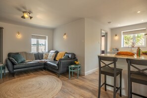 TV, fireplace - Castle Bungalow, Thornham, Norfolk (Thornham)