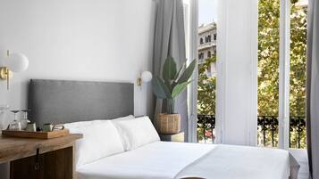 Quarto casal standard, 1 cama Queen, sacada, vista para a cidade | Vista do quarto