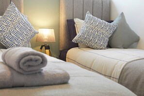 2 bedrooms, iron/ironing board, internet, bed sheets