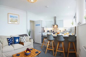 Smart TV - Bay View - Amazing Location ,dog friendly, 10 mins to the beach and town. (Scarborough)