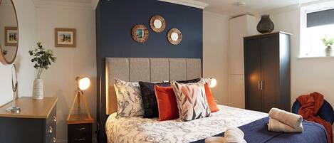 2 slaapkamers, een strijkplank/strijkijzer, gratis wifi, beddengoed