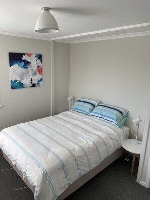 5 bedrooms, bed sheets