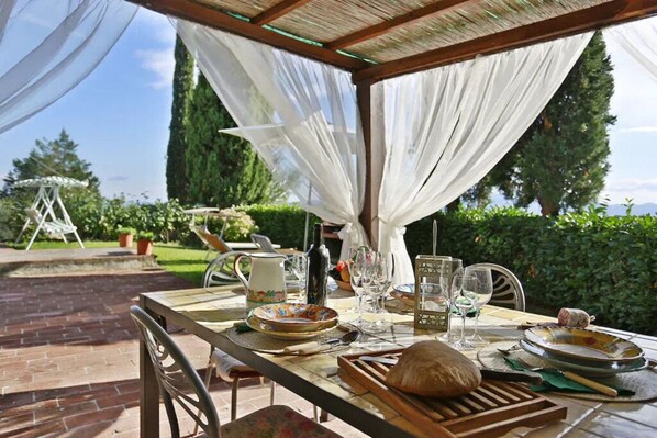 Outdoor dining - THE BARN - Wonderful stone rustic house in the hills with breathtaking views. (Matraina)