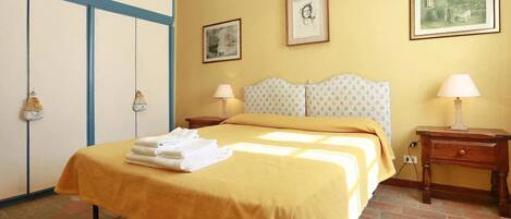 2 chambres, fer et planche à repasser, lit parapluie, Wi-Fi gratuit