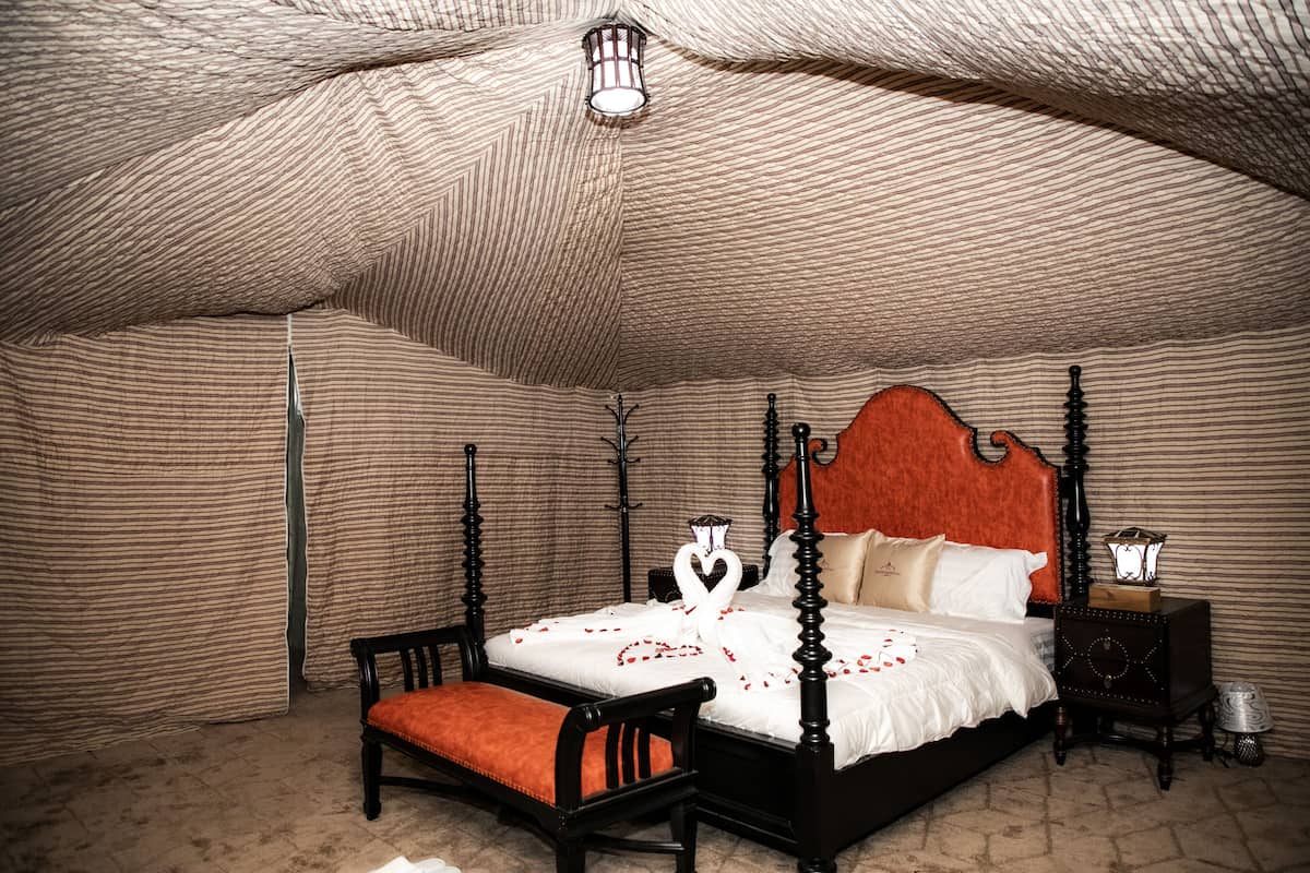 Luxury Tent | WiFi (free), bed sheets
