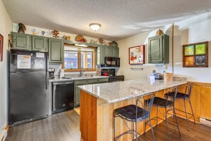 Fridge, microwave, dishwasher, coffee/tea maker