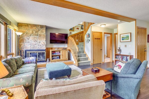 Smart TV, fireplace, DVD player