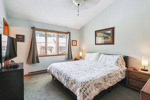 3 bedrooms, WiFi, bed sheets - Beautifully redecorated condo offers lots of amenities. Hummingbird Corner! (Canaan Valley)
