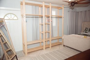 4 bedrooms, desk, iron/ironing board, free WiFi