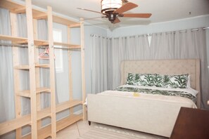 3 bedrooms, desk, iron/ironing board, free WiFi