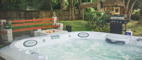 مغطس سبا خارجي