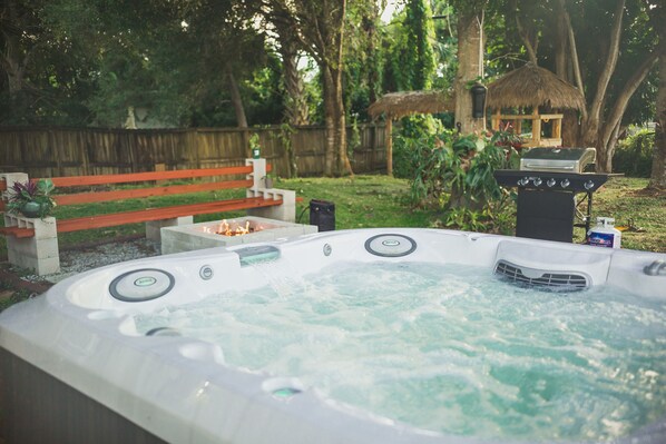 Outdoor spa tub