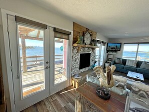 TV, fireplace, stereo