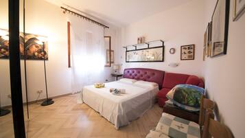 2 camere, ferro/asse da stiro, culla da viaggio, Wi-Fi (a pagamento)