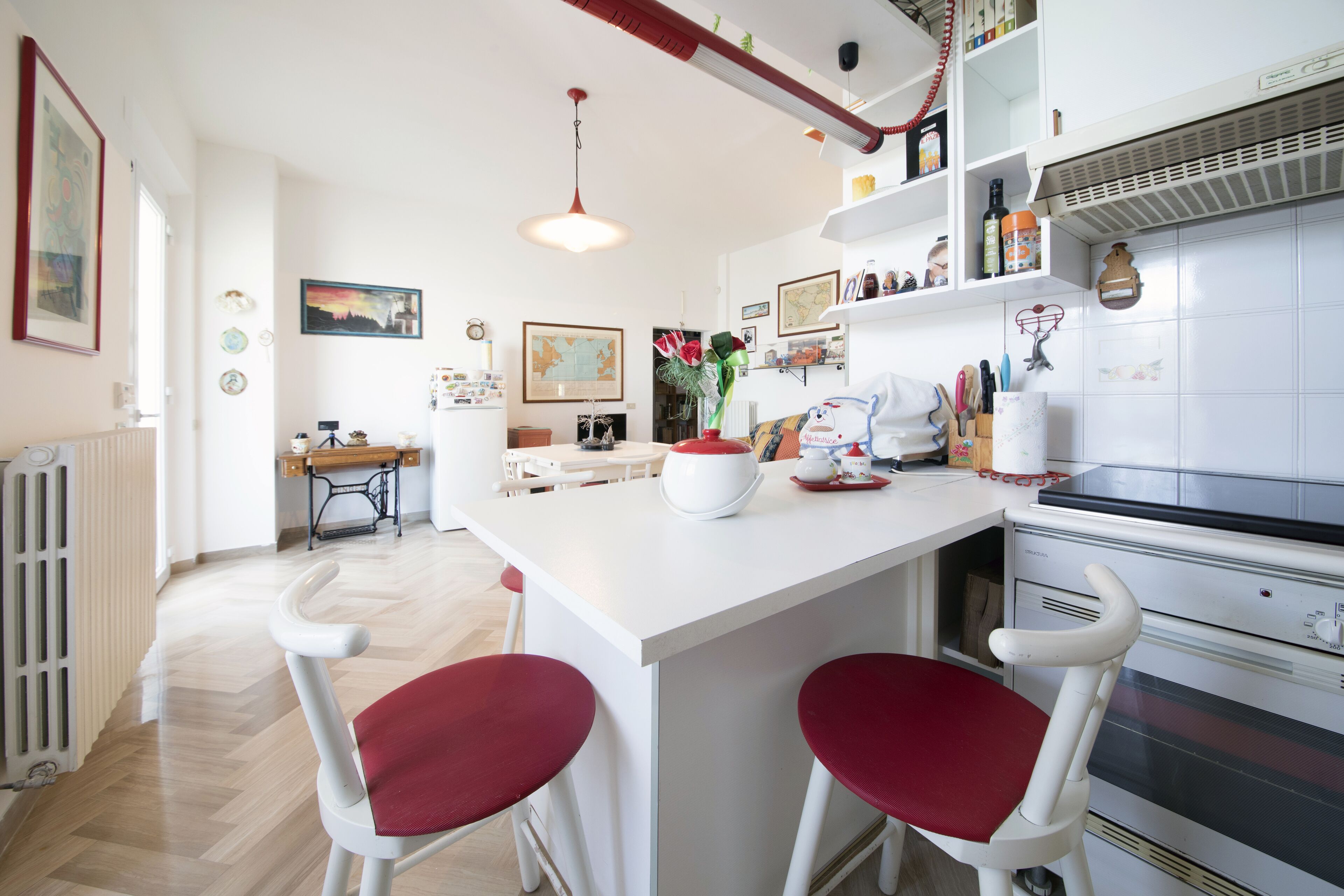 Frigorifero, microonde, forno, piano cottura