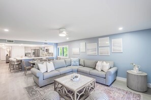 Smart TV - Sanddollar C101: Gorgeous Reno & Decor Gulf-Front! (Sanibel)