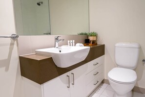 Shower, hair dryer, towels