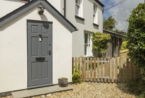 Exterior - An attractive and spacious property enjoying a quiet location. (Llantwit Major)