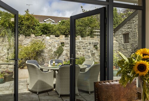 An attractive and spacious property enjoying a quiet location.