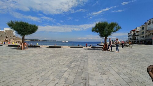 MAGNIFICENT SEA VIEW 150m from the beach 2pers + 1enf app. Air conditioning. Wifi