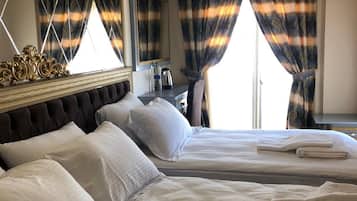 Standard Triple Room | Minibar, free WiFi, bed sheets