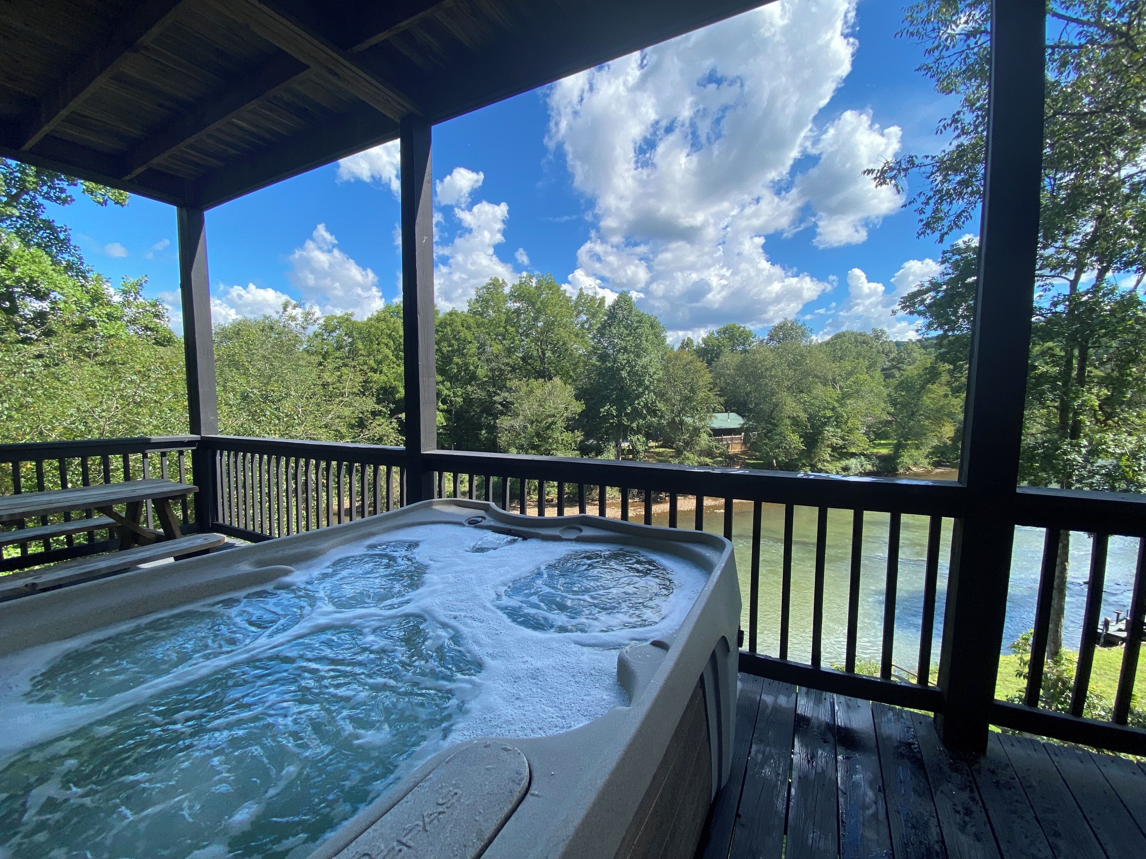 Tina de hidromasaje al aire libre