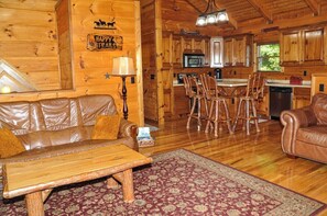 Smart TV, chimenea y libros 
