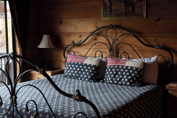 3 bedrooms, memory foam beds, WiFi (free), bed sheets