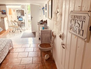 1 makuuhuone, vauvan matkasänky, Wi-Fi, vuodevaatteet