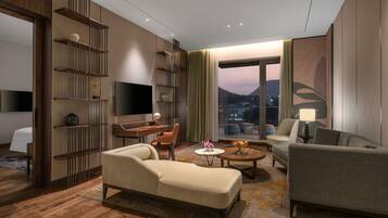 Deluxe Suite | Living area | 40-inch LED TV with satellite channels, TV