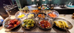Daily buffet breakfast (INR 1060 per person)