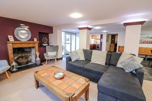 Cottage | Living area - Mary Ann Apartment (Inverness)