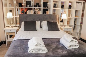Cottage | Interior - Mary Ann Apartment (Inverness)
