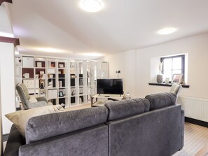 Cottage | Living room - Mary Ann Apartment (Inverness)