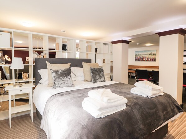 Cottage | Interior - Mary Ann Apartment (Inverness)