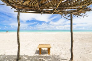 Private beach, white sand, sun-loungers, beach umbrellas - Villas Taturé (São Miguel dos Milagres)