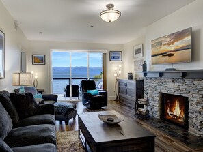 TV, fireplace, table tennis - Condo w/4 Bikes & 2 Kayaks - Seasons at Sandpoint (Sandpoint)