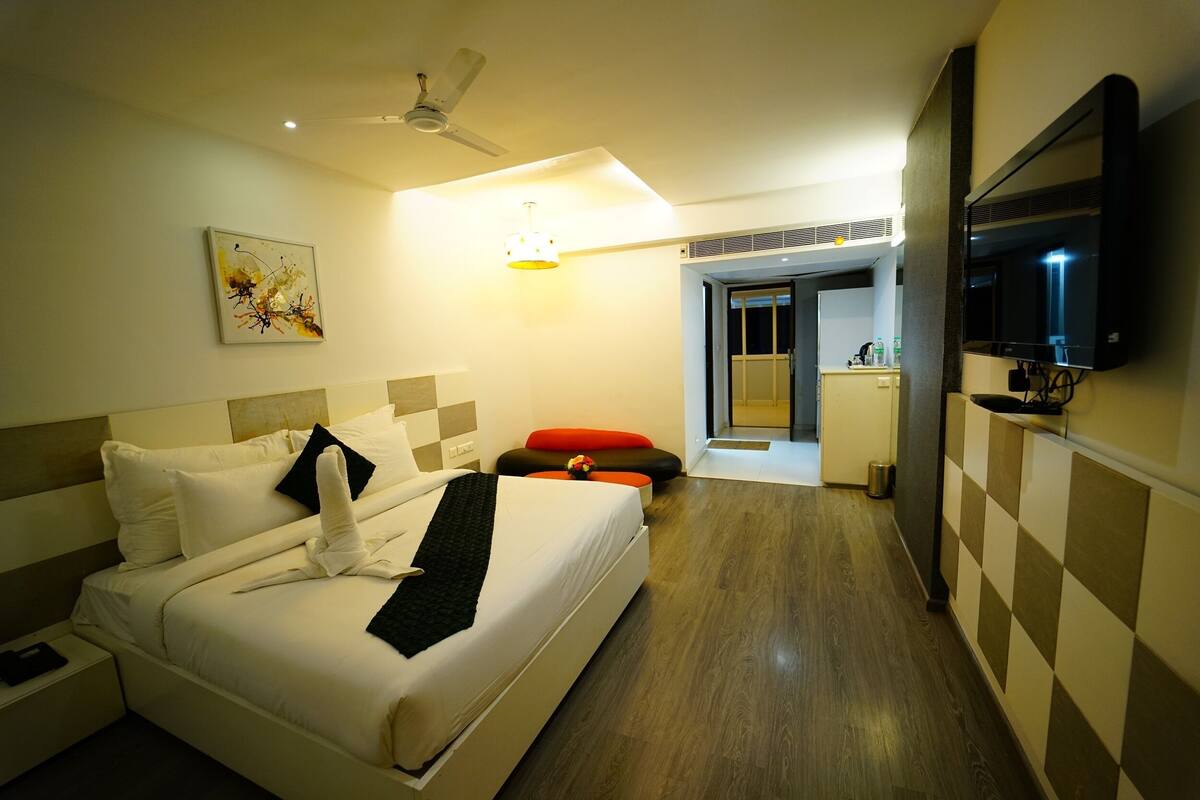 1 bedroom, bed sheets