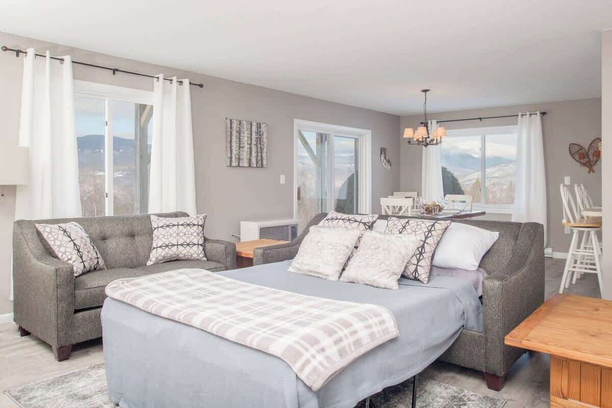 2 chambres, bureau, fer et planche à repasser, lit parapluie