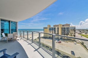 Outdoor dining - Max Beach Resort (Daytona Beach)