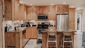 Unclassified image, 5 of 41, button - 52gs - Hot Tub - Wifi - Pets Ok - Wood Stove - Sleeps 6 2 Bedroom Home by RedAwning (Deming)