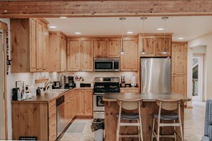 Cabin, 2 Bedrooms | Private kitchen