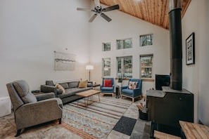 Cabin, 2 Bedrooms | Living area