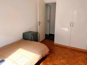3 bedrooms - The property is a 3 bedroom apartment nearby the city with restaurants around. (Bissau)