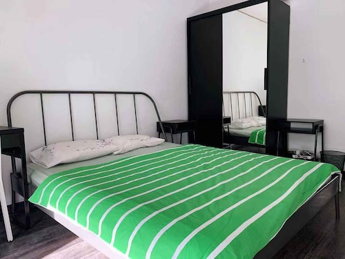 The property is a 3 bedroom apartment nearby the city with restaurants around.